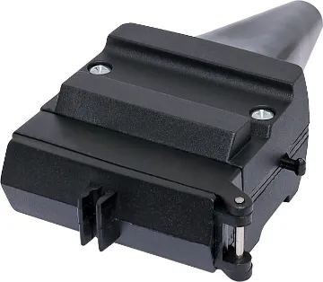 12 Pin Flat Trailer Plug A 12 Pin flat trailer plug. Connects to a 12 pin flat trailer socket (P8097). Suitable for use with 12 core trailer cable.
