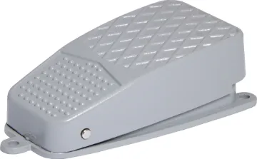 Momentary SPDT Heavy Duty Foot Pedal Switch Designed for foot operation of DC powered equipment. Diecast aluminium casing ensures a long life. Requires screw mounting to surface. 25cm cable.  138L x 65W x 42Hmm.