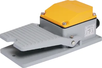 Momentary SPDT IP65 Heavy Duty Foot Pedal Switch Designed for foot operation of DC powered equipment. Diecast aluminium casing ensures a long life. Requires screw mounting to surface.  198L x 98W x 73Hmm.