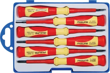 6 Piece Mini 1000V Driver Set Precision screwdrivers with rotating top ferrule for
general servicing. Contains 3 flat blade (2.0, 2.5,
3mm) and 3 phillips head drivers (#000, #00, #0).
Supplied in a robust carry case. 65mm shaft length.
